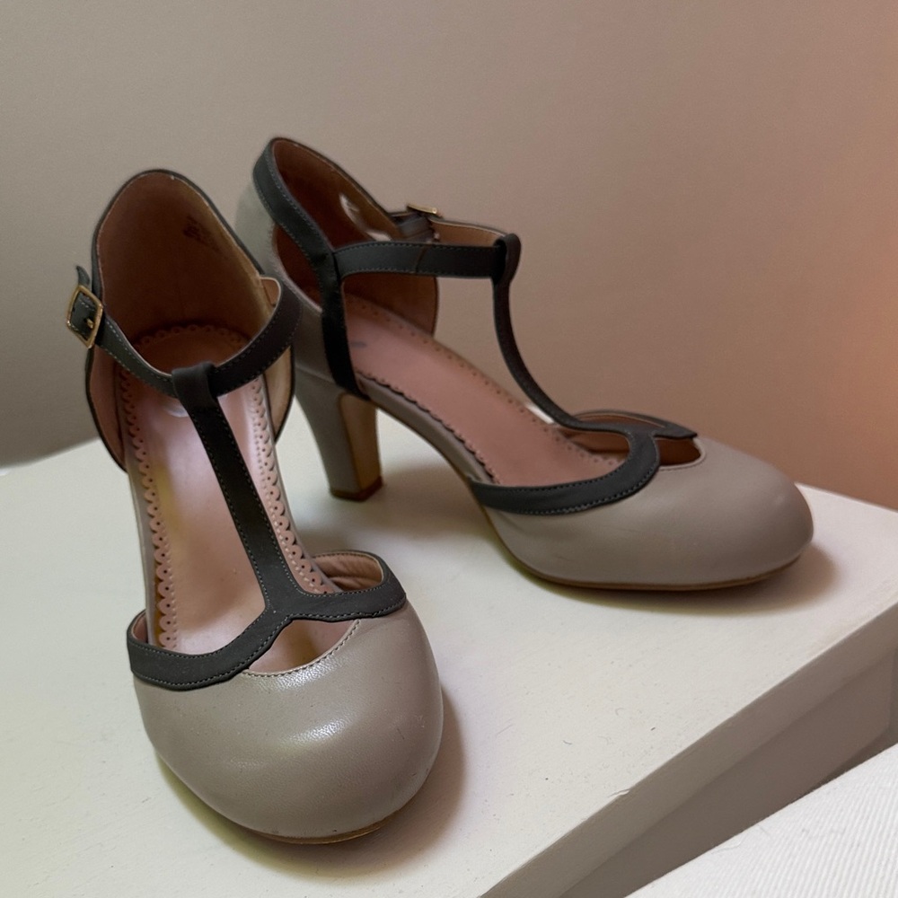 Journee Collection Black and Cream T-Strap Heels